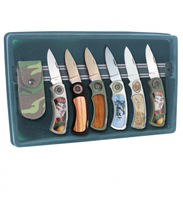 COLLEZIONE GEIT 12 COLTELLI EMBLEMI CON FODERI CAMOU E LAMA DI ACCIAIO CON ESPOSITORE IN VELLUTO E BARRA MAGNETICA ESTRAIBILE
