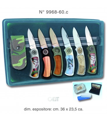 COLLEZIONE GEIT 12 COLTELLI EMBLEMI CON FODERI CAMOU E LAMA DI ACCIAIO CON ESPOSITORE IN VELLUTO E BARRA MAGNETICA ESTRAIBILE