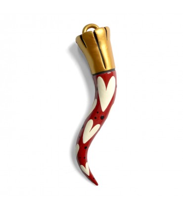 Corno AMORE FONDO ROSSO CM. 4.5 in terracotta, modellato e dipinto interamente a mano con colori acrilici