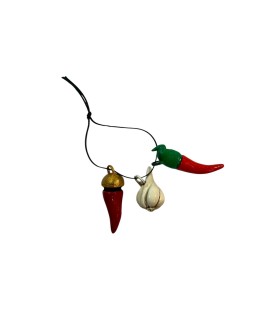 TRIS Corno AGLIO E PEPERONCINO in terracotta, modellato e dipinto interamente a mano con colori acrilici.