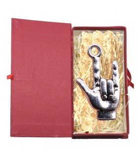 Corna ciondolo in metallo H1.5cm interamente realizzato e dipinto a mano confezionato in elegante scatola da regalo