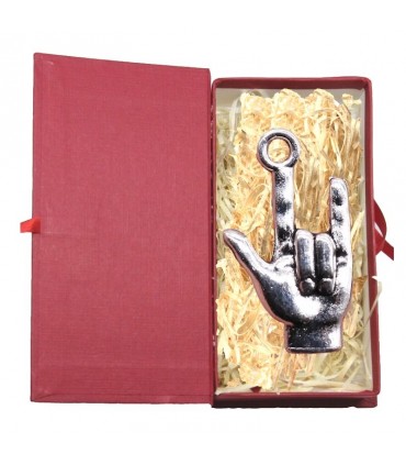 Corna ciondolo in metallo H1.5cm interamente realizzato e dipinto a mano confezionato in elegante scatola da regalo